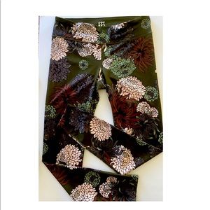 Comfy leggings with Very cute color!!